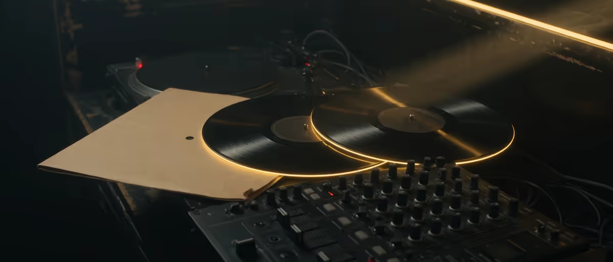 Traxsource Human-Made 与 AI-Assisted：2026 年 DJ 商店规则